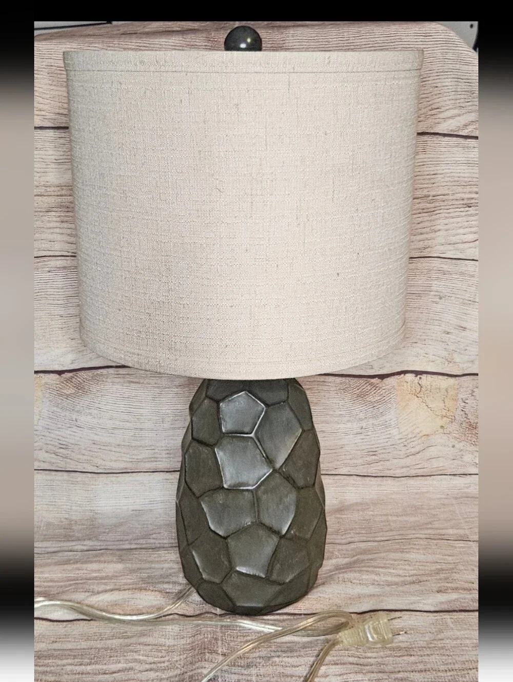 Honeycomb decorative table lamp